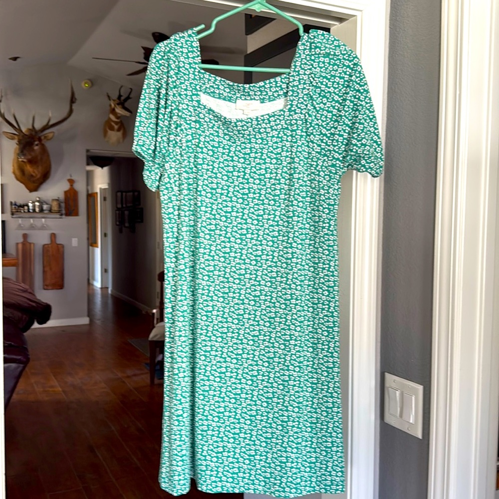 Jersey LOFT outlet short sleeve dress.